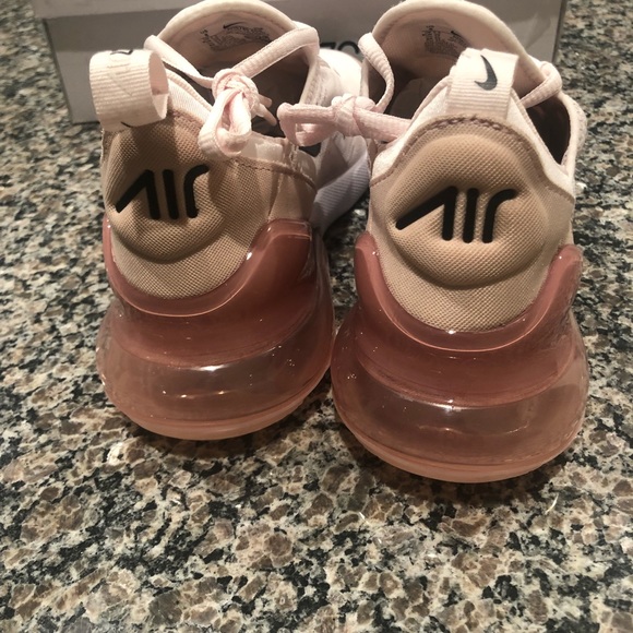 Nike AirMax 270 - Picture 7 of 9